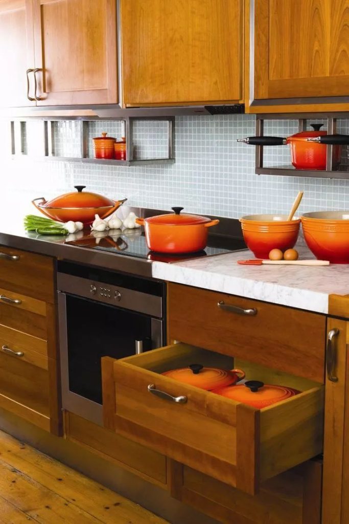 Beautiful pot, beautiful kitchen
