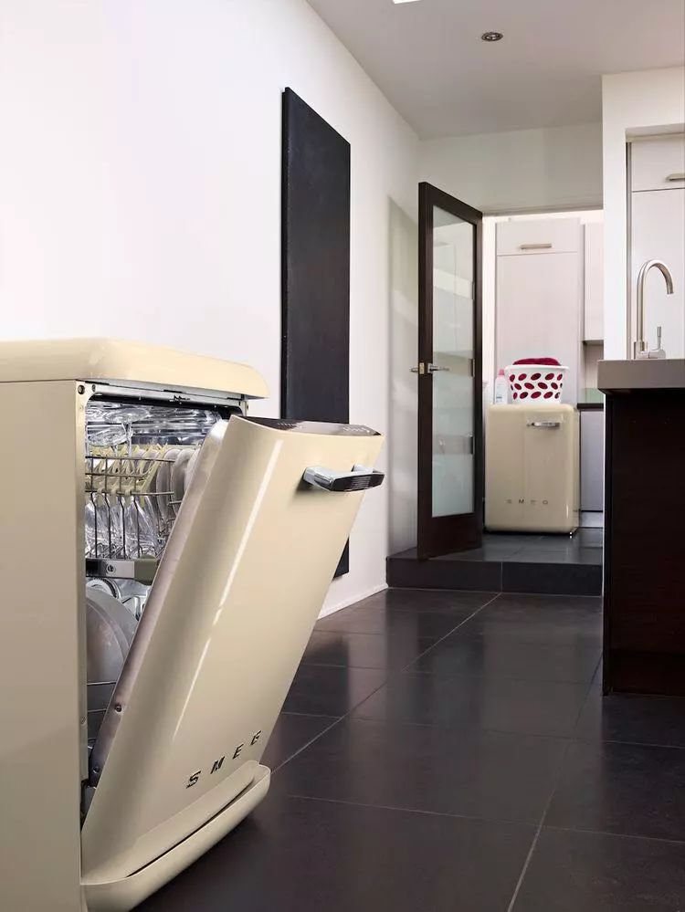 Freestanding dishwasher